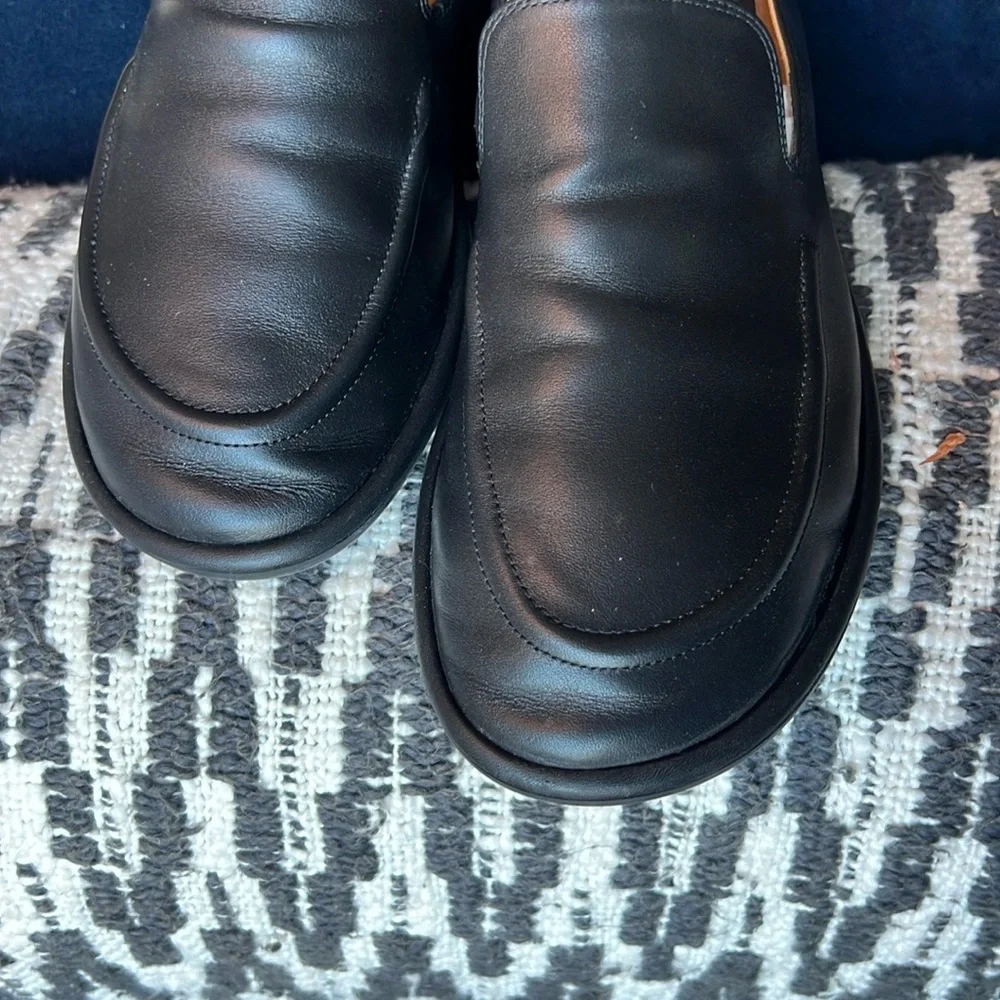 THE ROW Canal Leather Slip-On Loafers - Picture 4 of 10